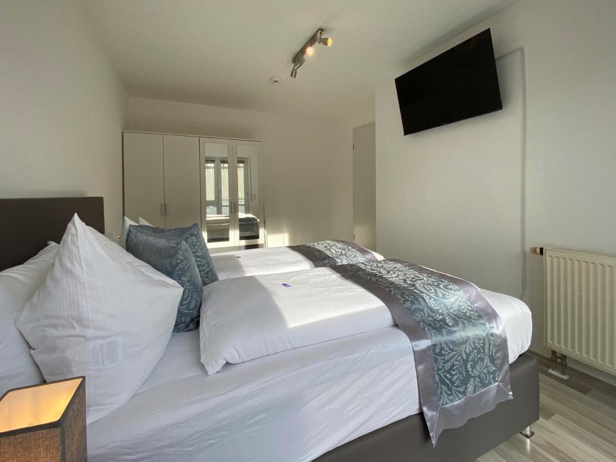 3 Zimmer Apartment In S-Bahn Naehe, 76 Qm, Max 5 Pers, 30Qm Dachterasse, Garage, Internet 1000 Mbit Gärtringen Buitenkant foto