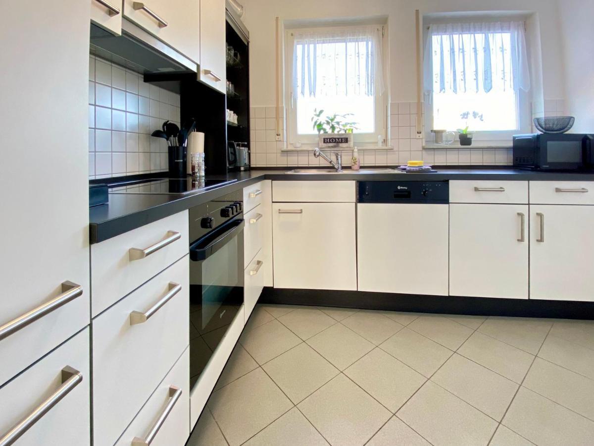 3 Zimmer Apartment In S-Bahn Naehe, 76 Qm, Max 5 Pers, 30Qm Dachterasse, Garage, Internet 1000 Mbit Gärtringen Buitenkant foto