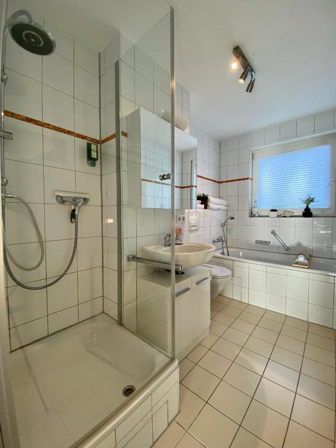 3 Zimmer Apartment In S-Bahn Naehe, 76 Qm, Max 5 Pers, 30Qm Dachterasse, Garage, Internet 1000 Mbit Gärtringen Buitenkant foto