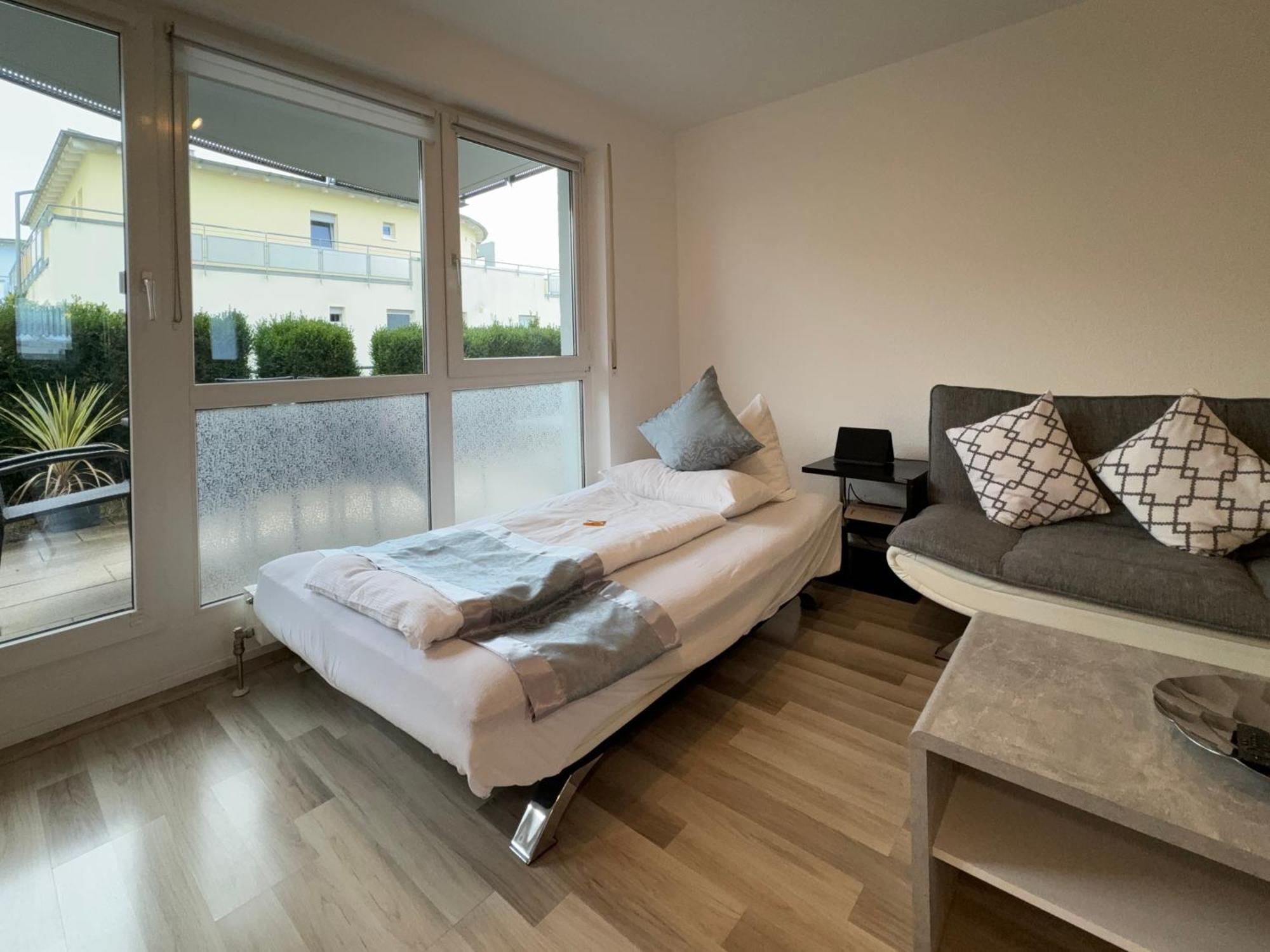 3 Zimmer Apartment In S-Bahn Naehe, 76 Qm, Max 5 Pers, 30Qm Dachterasse, Garage, Internet 1000 Mbit Gärtringen Buitenkant foto